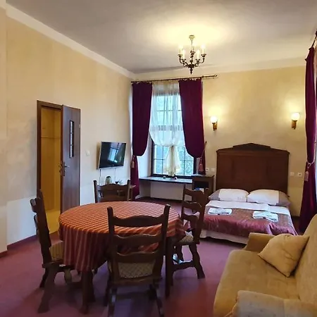 Zamek مينزليجة